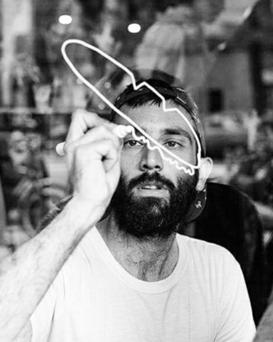 Artista pintando Ecofiltro